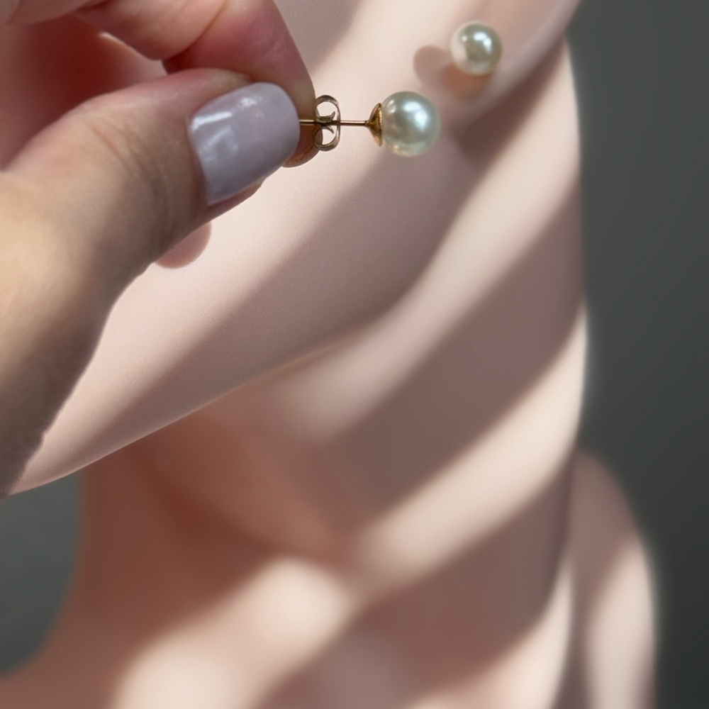 Elegant Pearl Stud Earrings - Picture 3 of 3